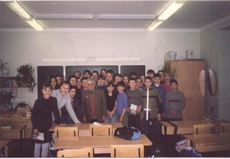 Нажмите для увеличения. Даниил Маркович Долинский на встрече с юными читателями (фото из архива семьи Долинских)