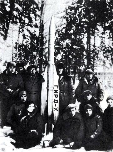 Нажмите для увеличения. Группа участников запуска ракеты ГИРД-Х (крайний слева С.П. Королев) 